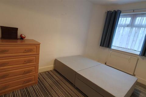 undefined, Elmcroft Close, Bedfont