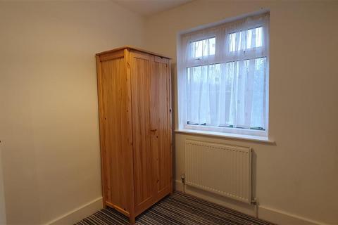 undefined, Elmcroft Close, Bedfont
