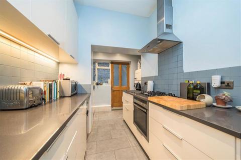 2 bedroom flat for sale, Handen Road, London SE12