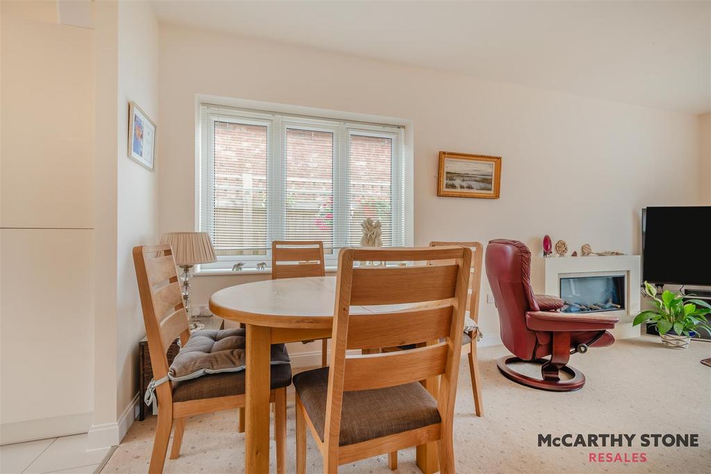 8616572-interior10.jpg