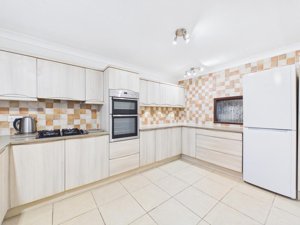 Cam01984 g0 pr0563 still011