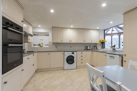 3 bedroom end of terrace house for sale, London Road, Milborne Port, Sherborne