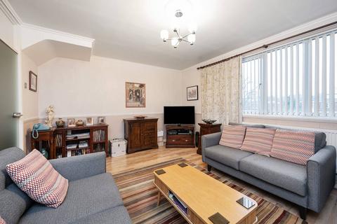 2 bedroom maisonette for sale, Fellows Court, Weymouth Terrace, Bethnal Green, London, E2