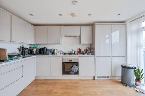 2 bedroom flat for sale, Bacon Street, Shoreditch, London, E2