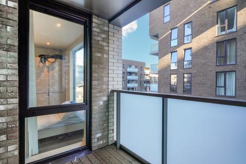 1 bedroom apartment for sale, Deauville Close, London, E14