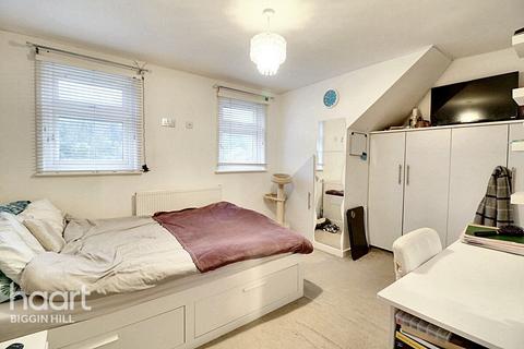 8 Alexandra Road, Biggin Hill, Westerham, TN16 3NY