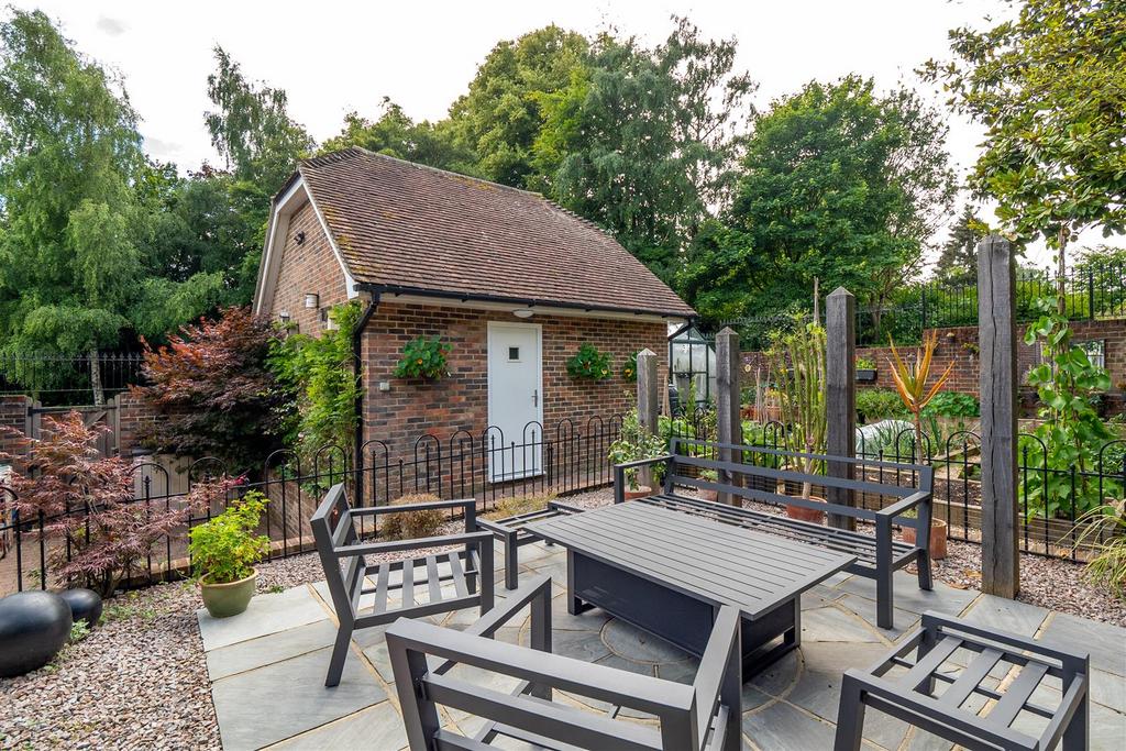 Al-fresco dining area.jpg