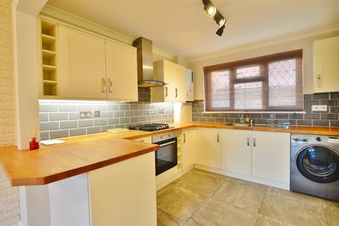 2 bedroom end of terrace house for sale, Garrard Road, Slough