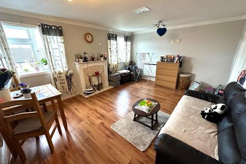 1 bedroom apartment for sale, Pentelow Gardens, Bedfont