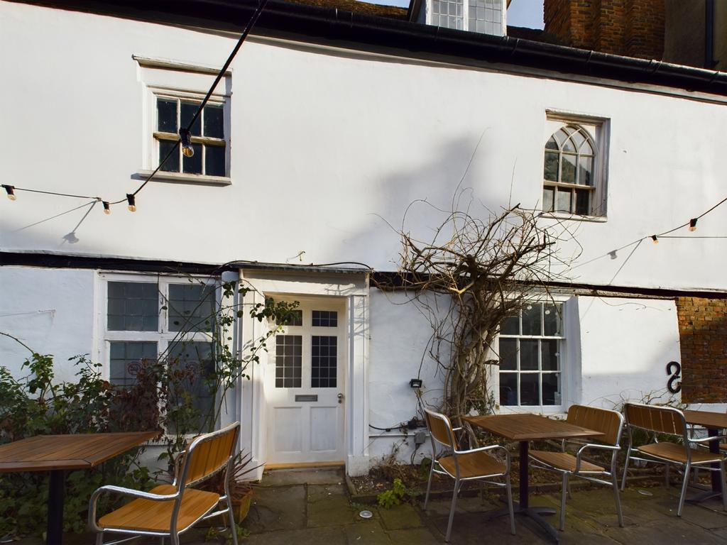 Flat 3, 4-5 Best Lane, Canterbuy, Kent, CT1 2 JB