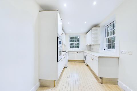 12, Wilton Court Crossways, Beaconsfield, HP9 2HX