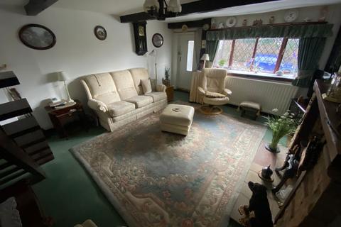 2 bedroom semi-detached house for sale, 713 Huddersfield Road, Lees