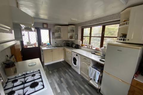 2 bedroom semi-detached house for sale, 713 Huddersfield Road, Lees