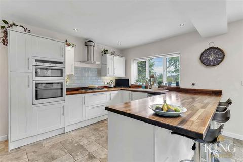 4 bedroom semi-detached house for sale, Alcester Road, Stratford-Upon-Avon