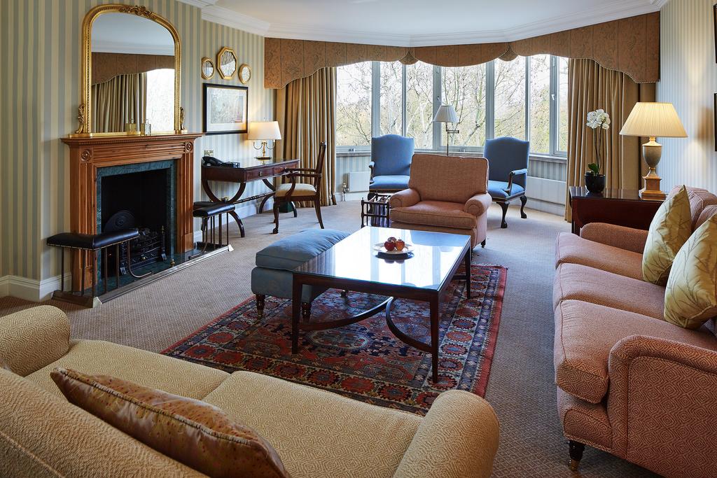 Superior Two-Bedroom Apartment - LONG LET