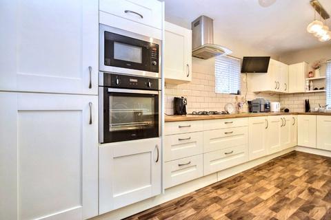 23 Hall Road, Wakefield, WF2 8NB