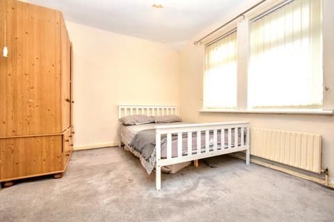 23 Hall Road, Wakefield, WF2 8NB