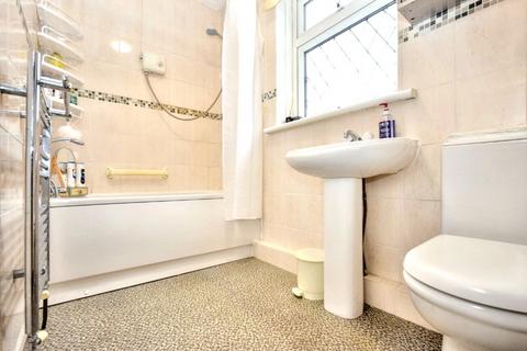 23 Hall Road, Wakefield, WF2 8NB