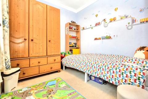 23 Hall Road, Wakefield, WF2 8NB