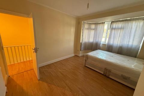 2 bedroom house share to rent, Somerville Road, Romford RM6