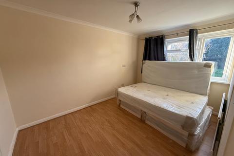 2 bedroom house share to rent, Somerville Road, Romford RM6