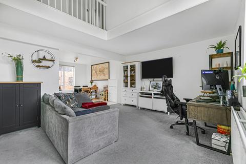 59 Strawberry Vale, Twickenham, TW1 4SJ