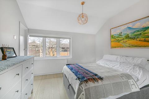 59 Strawberry Vale, Twickenham, TW1 4SJ