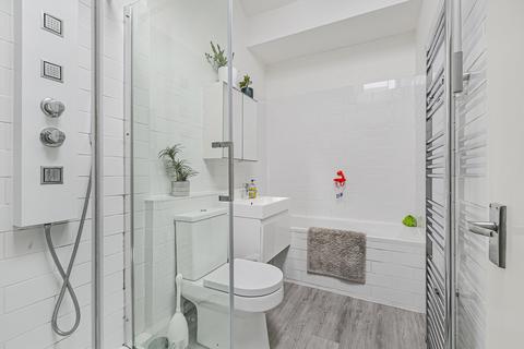59 Strawberry Vale, Twickenham, TW1 4SJ