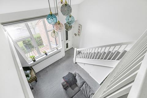 59 Strawberry Vale, Twickenham, TW1 4SJ