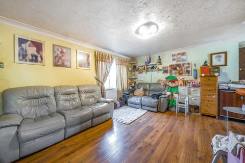 17 Ingleside, Colnbrook, Slough, SL3 0PD