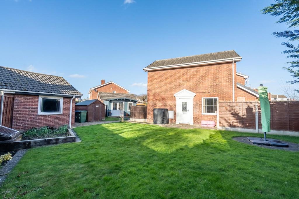 Acorn close 31 sunny ext-2.jpg