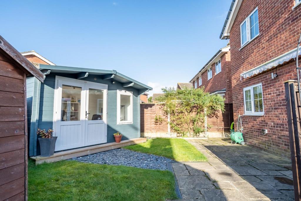 Acorn close 31 sunny ext-3.jpg