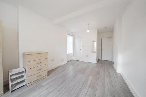 6 bedroom house of multiple occupation for sale, Stuart Road, Thornton Heath, CR7