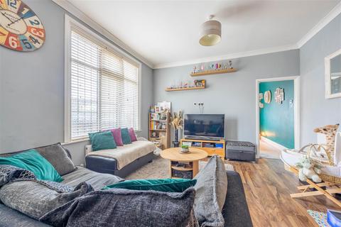 1 bedroom apartment for sale, CANEWDON ROAD, Westcliff-On-Sea