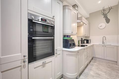 2 bedroom apartment for sale, Simmons Lane, London E4