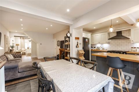 77 Mashiters Walk, Romford, RM1 4BP