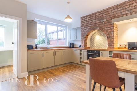 64 Stanley Grove, Penwortham, Preston, PR1 0JJ
