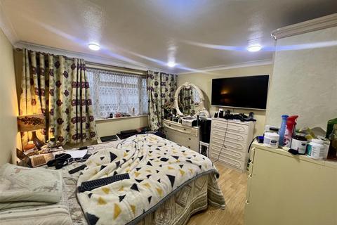 77 The Croft, Wembley, HA0 3EG