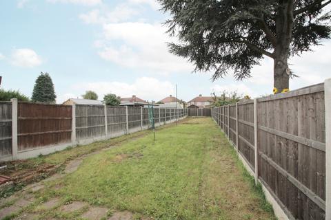 3 bedroom semi-detached house to rent, Olyffe Avenue Welling DA16