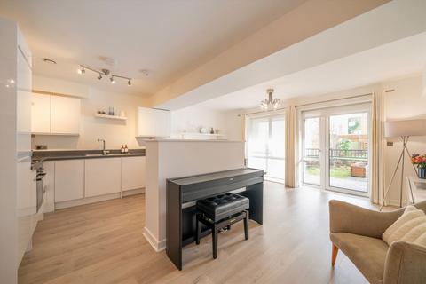 2 bedroom flat for sale, Parkhurst Road, London N7