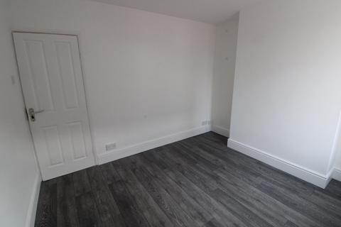 2 bedroom terraced house to rent, New Street, Swadlincote DE11