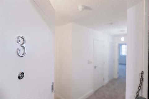 2 bedroom flat for sale, West Parade, Worthing, BN11 5EF