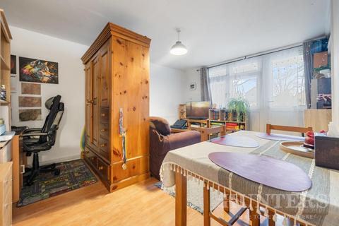 1 bedroom flat for sale, Edgecot Grove, London, N15