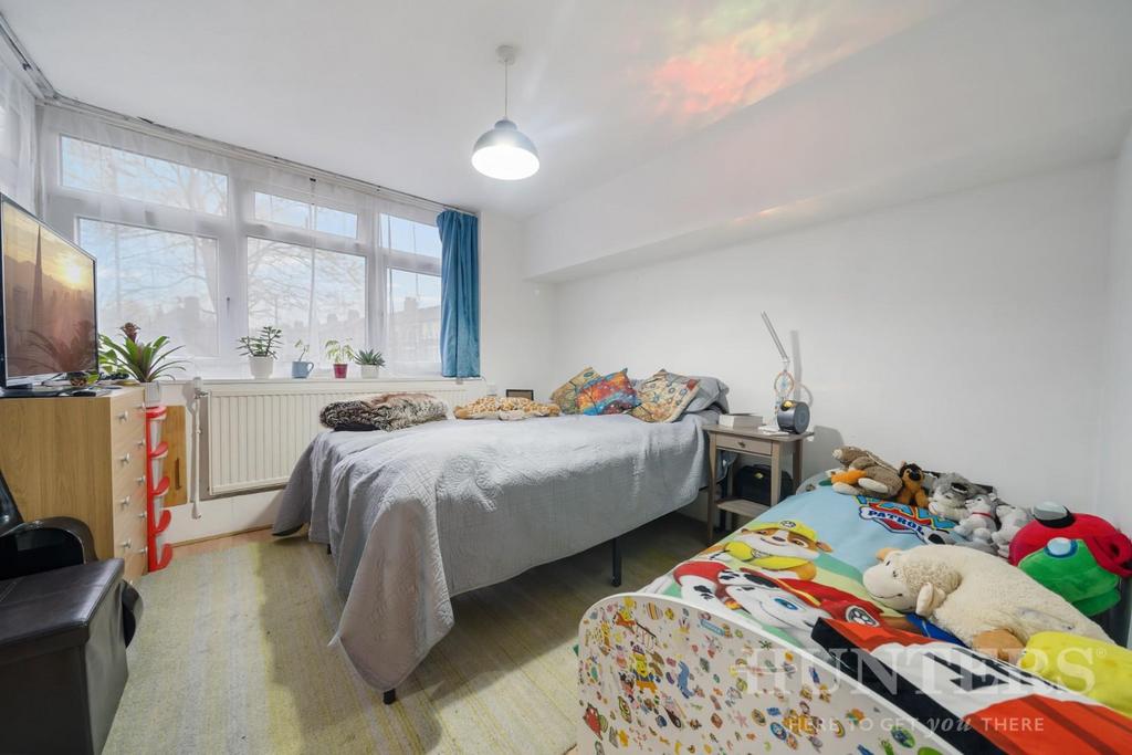 18 Edgecot Grove N15 5 HD-1.jpg