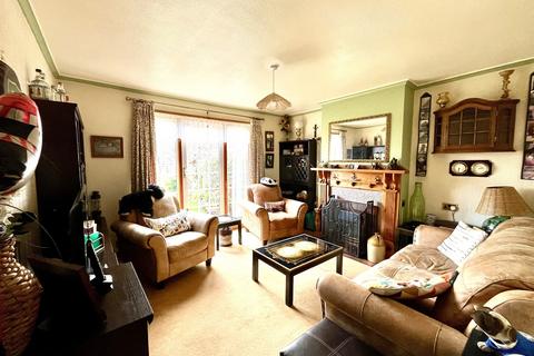 31 Tiverton Way, Chessington, KT9 2QS