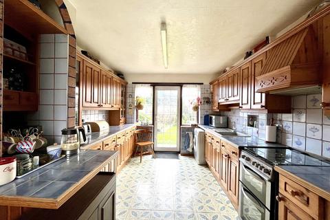 31 Tiverton Way, Chessington, KT9 2QS