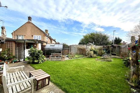 31 Tiverton Way, Chessington, KT9 2QS