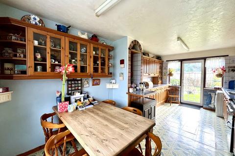 31 Tiverton Way, Chessington, KT9 2QS