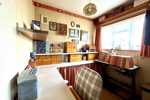 31 Tiverton Way, Chessington, KT9 2QS
