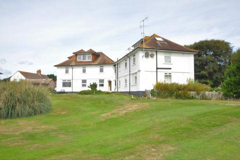 3 bedroom flat to rent, Cooden Sea Road, Bexhill-on-Sea, TN39